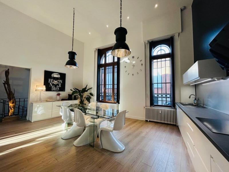 Loft - 156 m² - 4 pièces