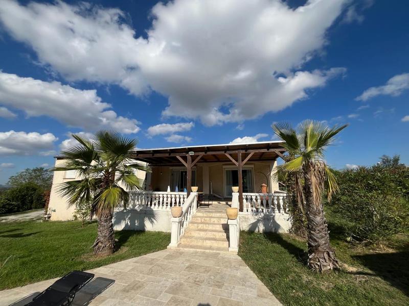 Propriété - 190 m² - 8 pièces