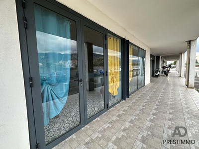 Local commercial - 47 m² - 2 pièces