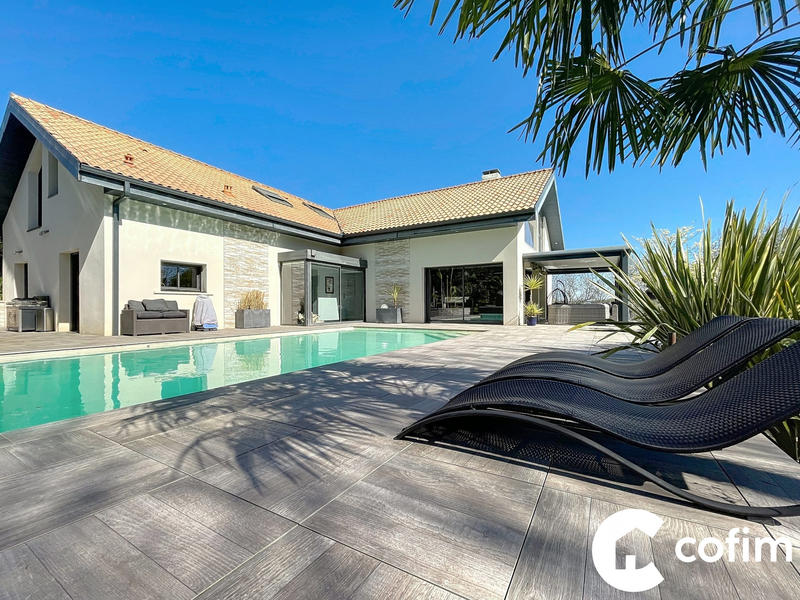 Maison contemporaine - 279 m² - 12 pièces