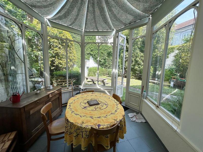 Maison - 285 m² - 9 pièces