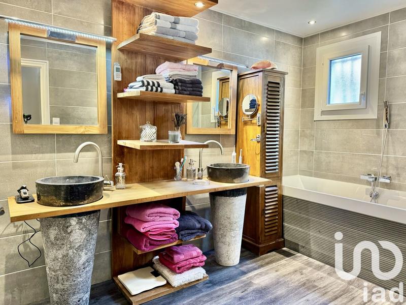 Maison - 250 m² - 9 pièces