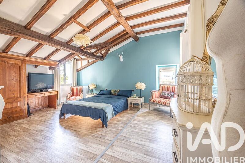 Maison - 265 m² - 8 pièces