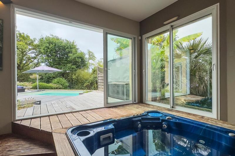 Villa - 240 m² - 6 pièces