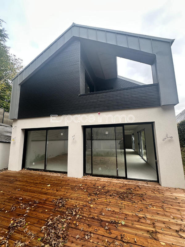 Maison - 200 m² - 6 pièces