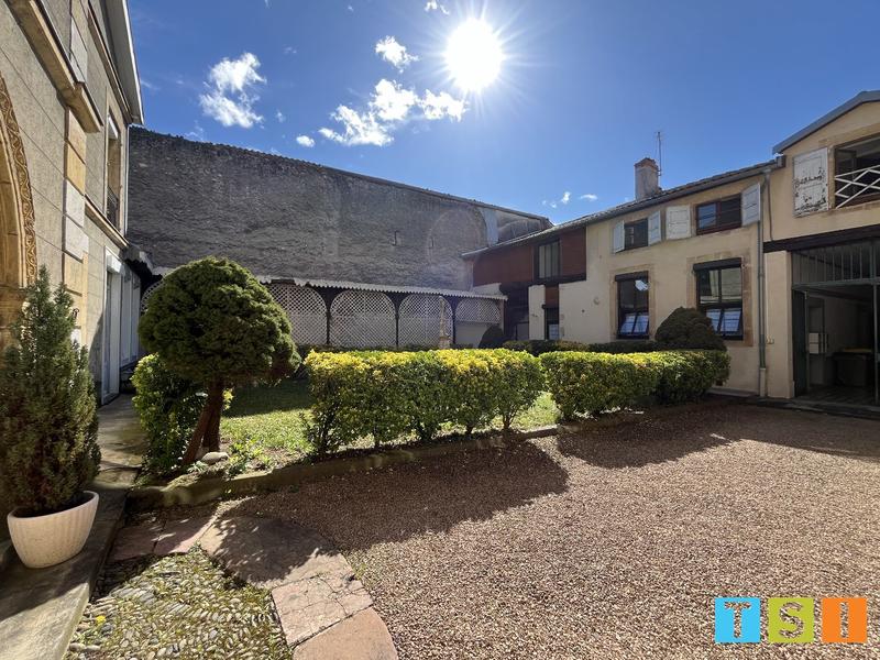 Immeuble mixte - 597 m²