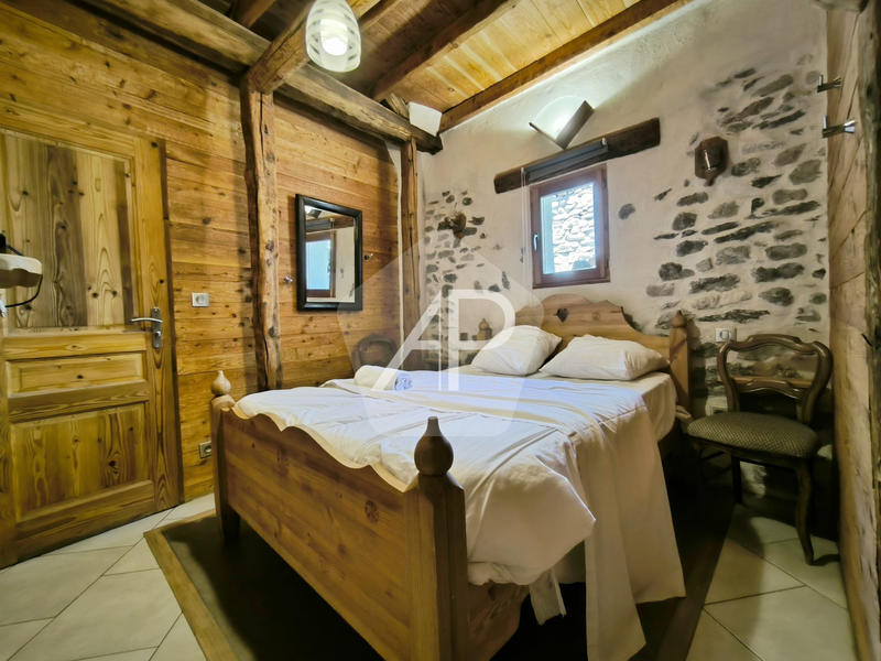 Maison ancienne - 348 m² - 12 pièces