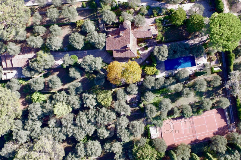 Demeure - 295 m² - 6 pièces