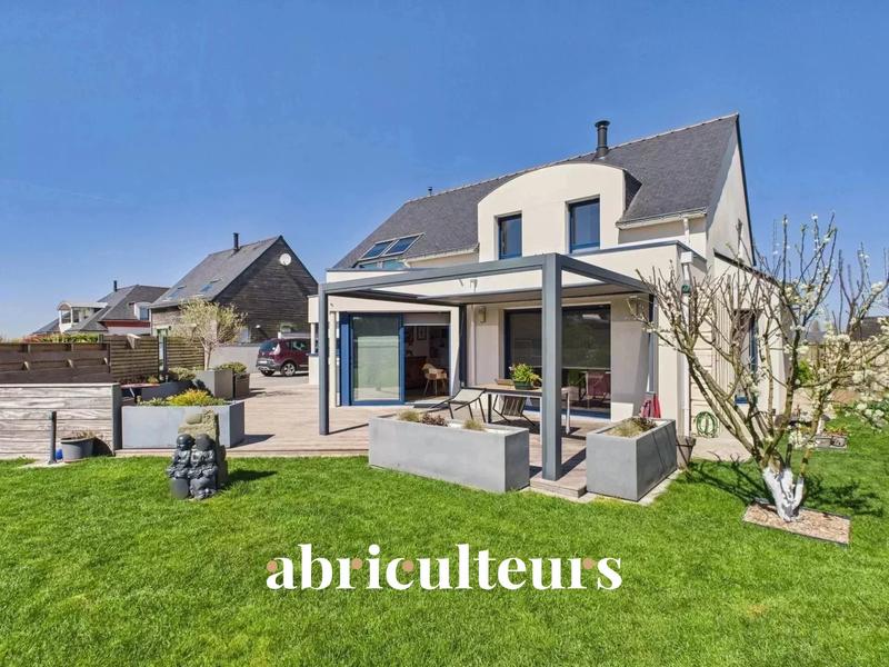 Maison - 186 m² - 9 pièces