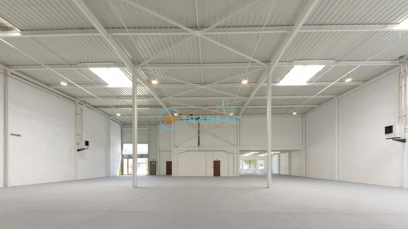 Entrepôt - 1 321 m²