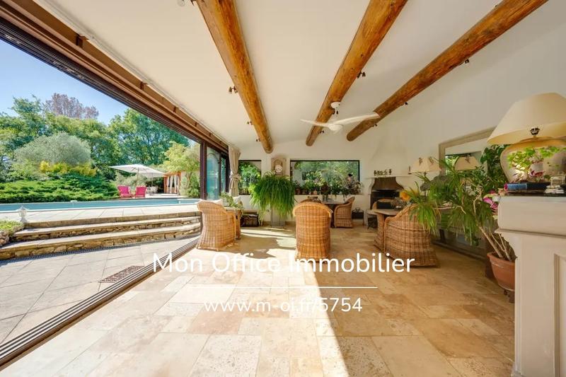 Demeure - 300 m² - 9 pièces