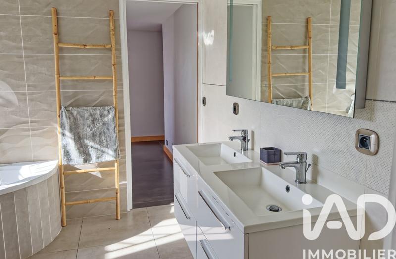 Maison - 225 m² - 9 pièces