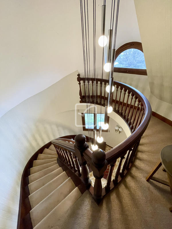 Maison - 333 m² - 8 pièces