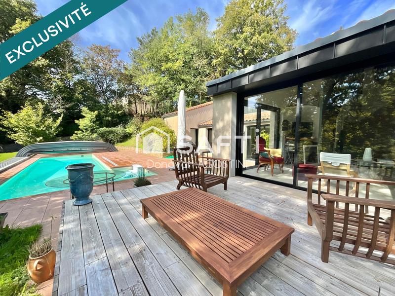 Maison - 239 m² - 7 pièces