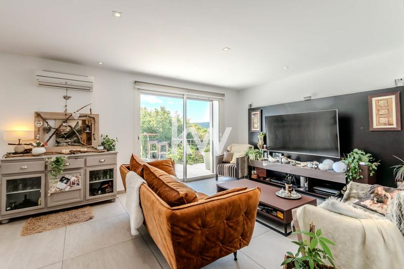 Maison - 262 m² - 8 pièces