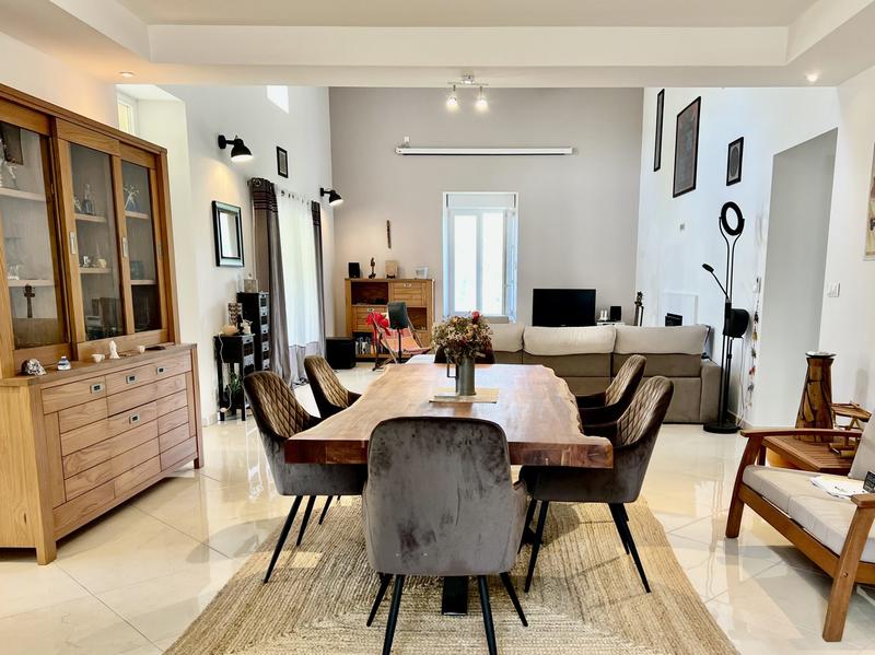 Maison traditionnelle - 222 m² - 6 pièces