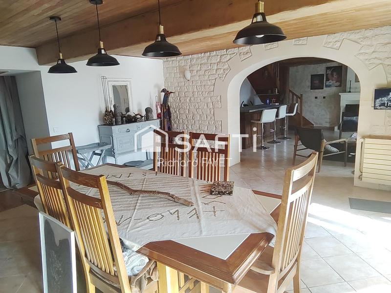 Maison - 211 m² - 7 pièces