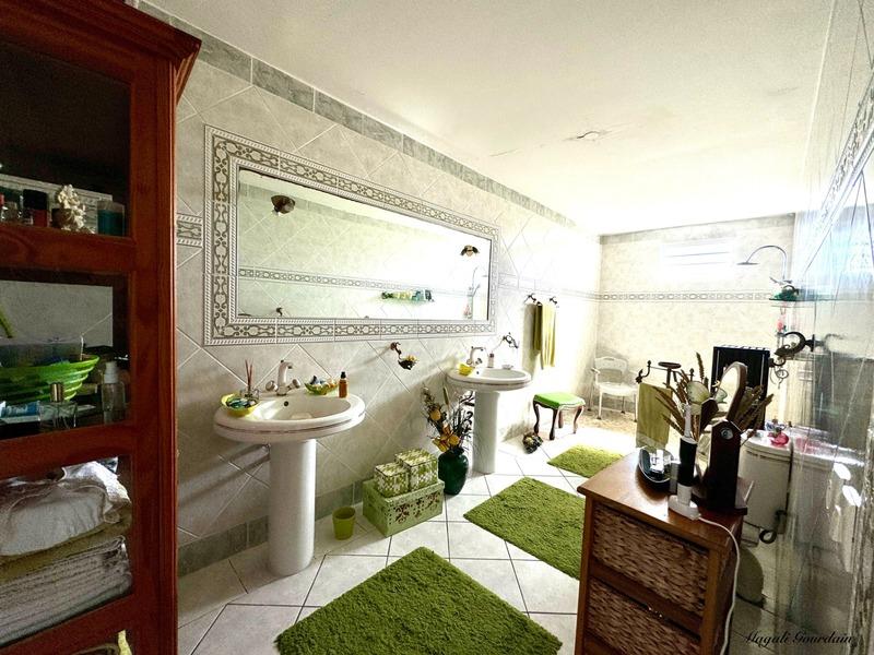 Maison - 362 m² - 8 pièces