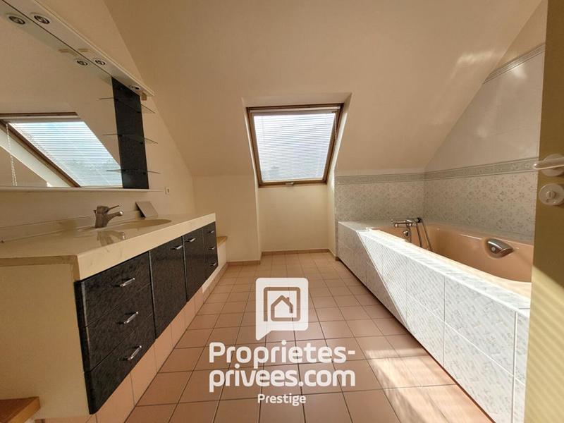 Demeure - 215 m² - 7 pièces