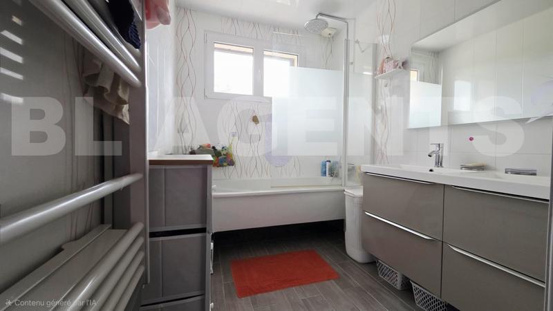 Maison - 102 m² - 6 pièces