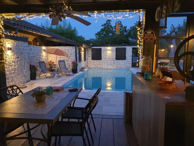 Maison - 350 m² - 20 pièces