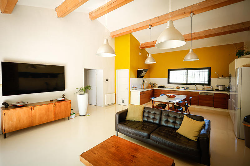 Maison - 250 m² - 6 pièces