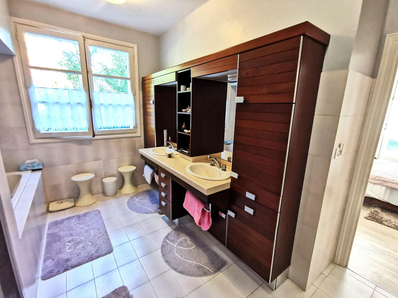 Maison - 300 m² - 10 pièces