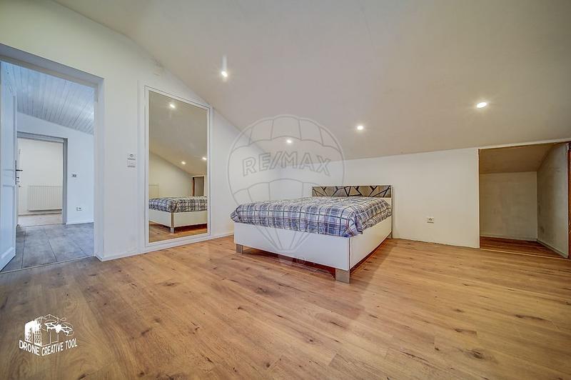 Maison - 275 m² - 8 pièces