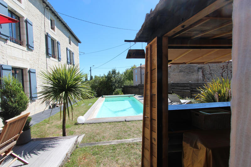 Maison - 225 m² - 7 pièces