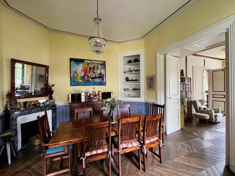 Maison - 410 m² - 16 pièces