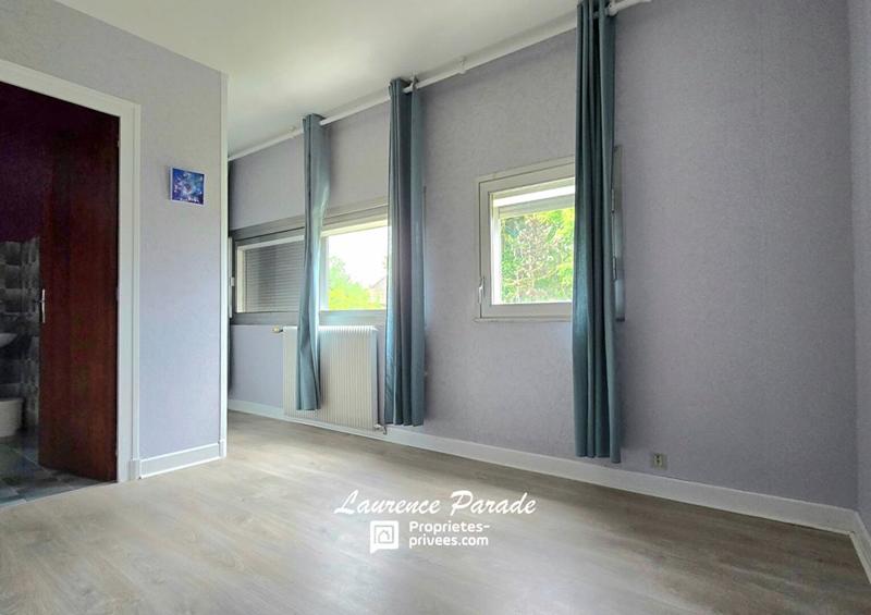 Maison - 280 m² - 9 pièces