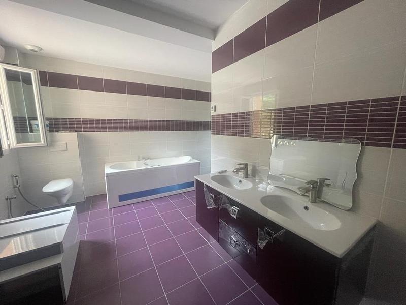 Villa - 384 m² - 8 pièces