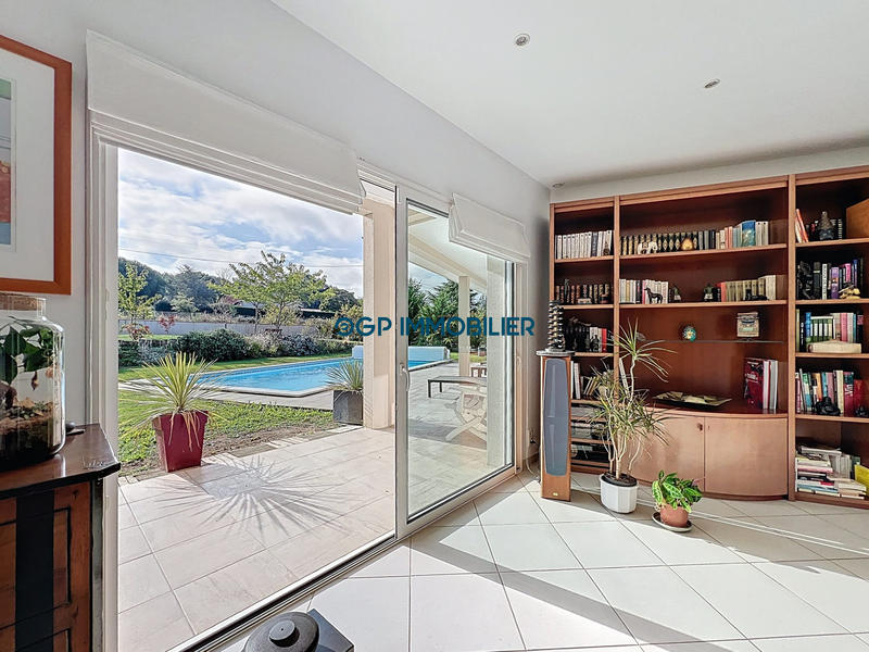 Villa - 201 m² - 6 pièces