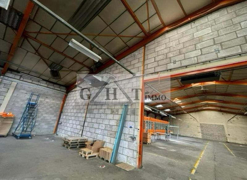 Entrepôt - 1 892 m²