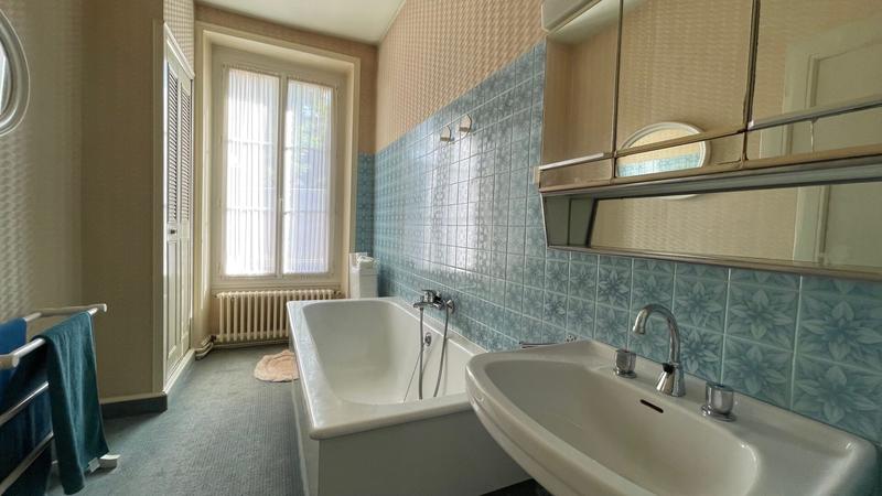 Maison - 210 m² - 11 pièces