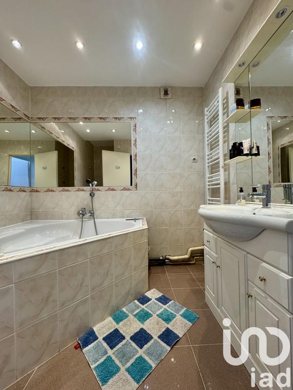 Appartement - 93 m² - 5 pièces