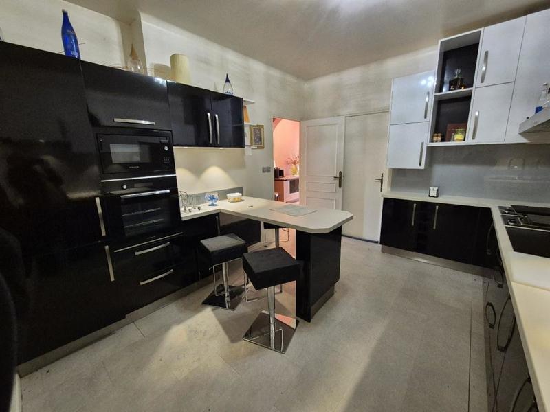 Maison bourgeoise - 275 m² - 10 pièces