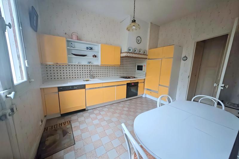 Maison ancienne - 219 m² - 10 pièces