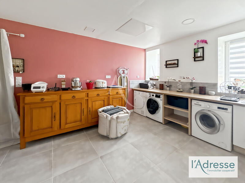 Maison - 212 m² - 8 pièces