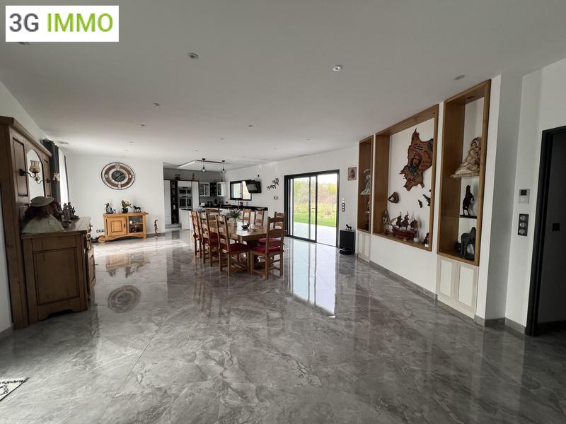 Maison - 208 m² - 6 pièces