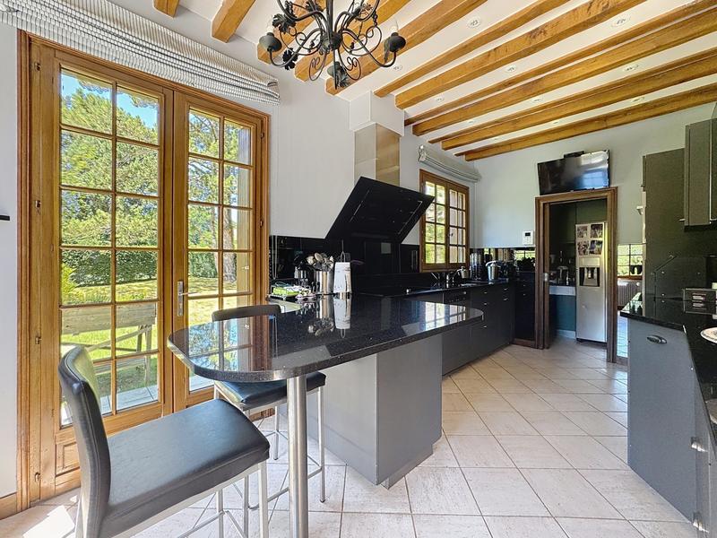 Maison - 238 m² - 9 pièces