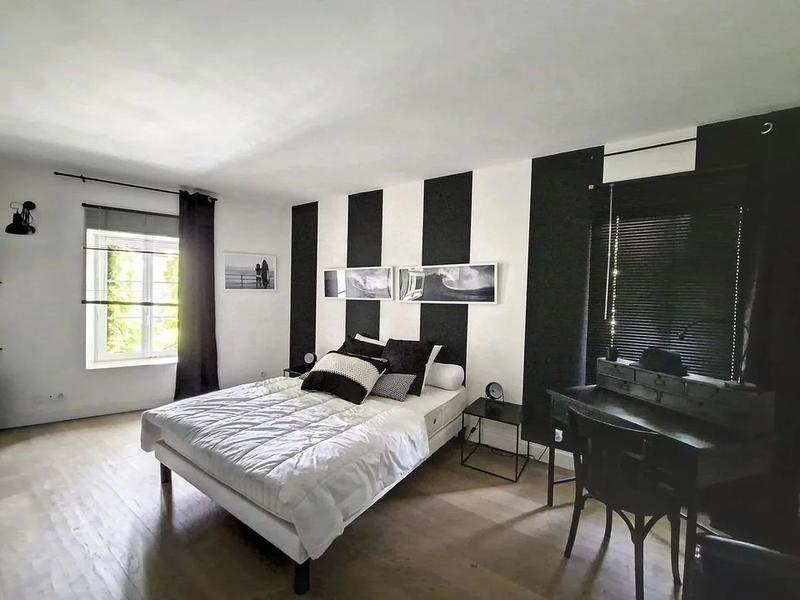 Demeure - 1 000 m² - 20 pièces