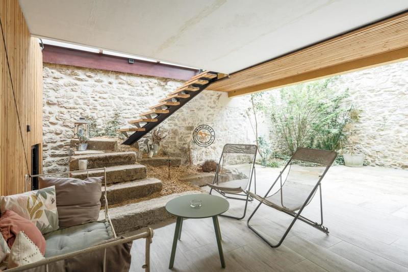 Maison - 252 m² - 9 pièces