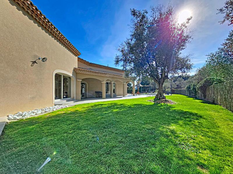 Maison - 236 m² - 6 pièces