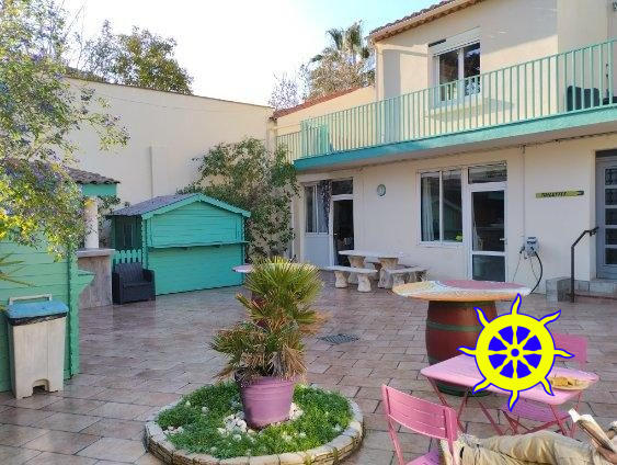 Maison - 400 m² - 9 pièces