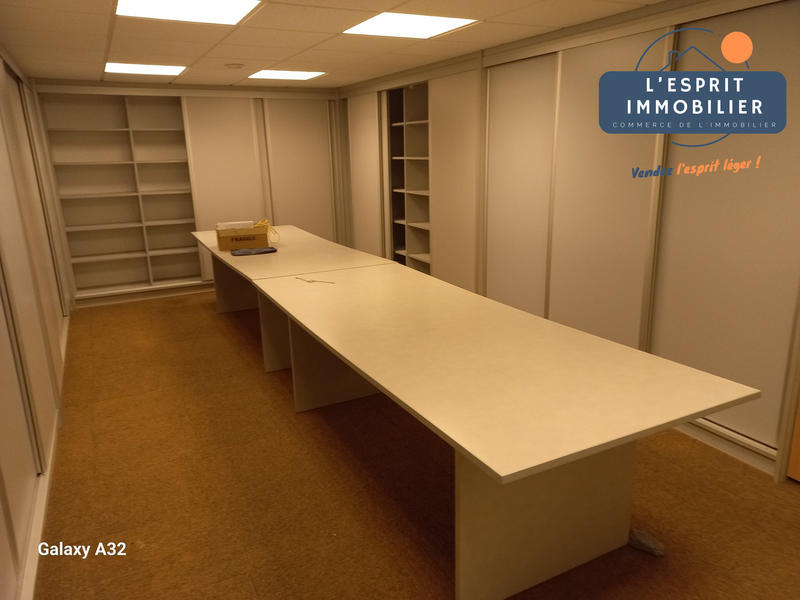 Bureau - 246 m² - 16 pièces