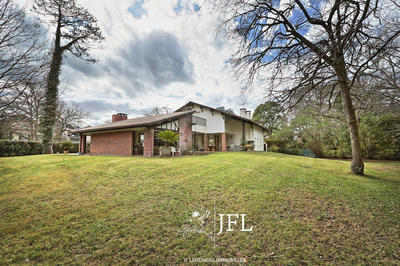 Maison d'architecte - 235 m² - 6 pièces