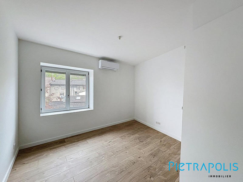 Appartement - 95 m² - 5 pièces
