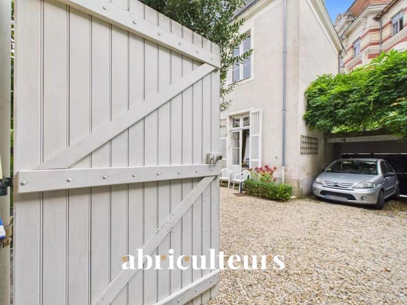 Maison de ville - 255 m² - 8 pièces