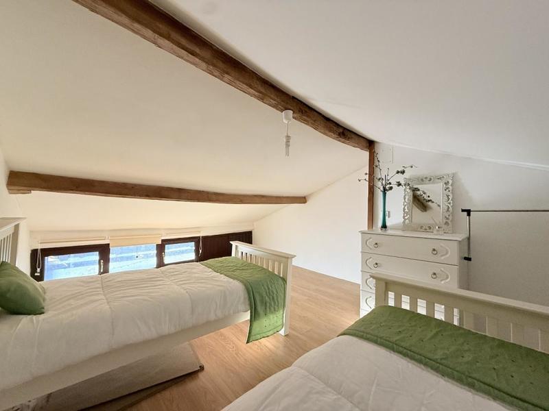 Maison - 250 m² - 6 pièces